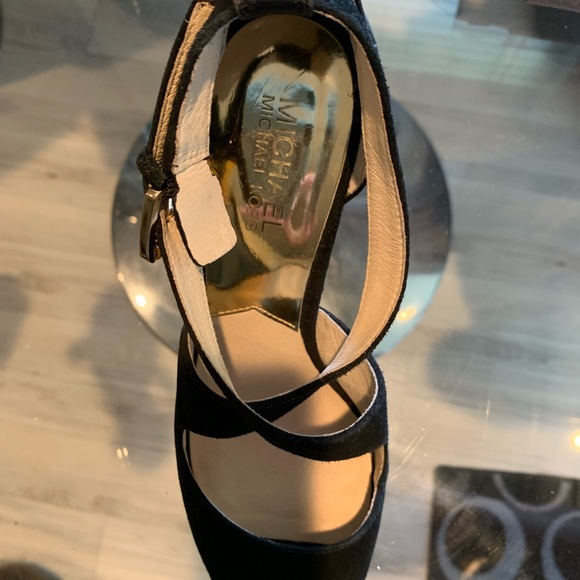 MICHAELMicheal Kors Black Leather/Suede High Heel Buckle/Circular Logo Sz 8.5 - Picture 13 of 16